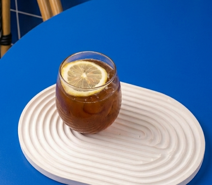 American Peach Bloom Coffee & Place dengan perpaduan espresso dan rasa peach yang menyegarkan