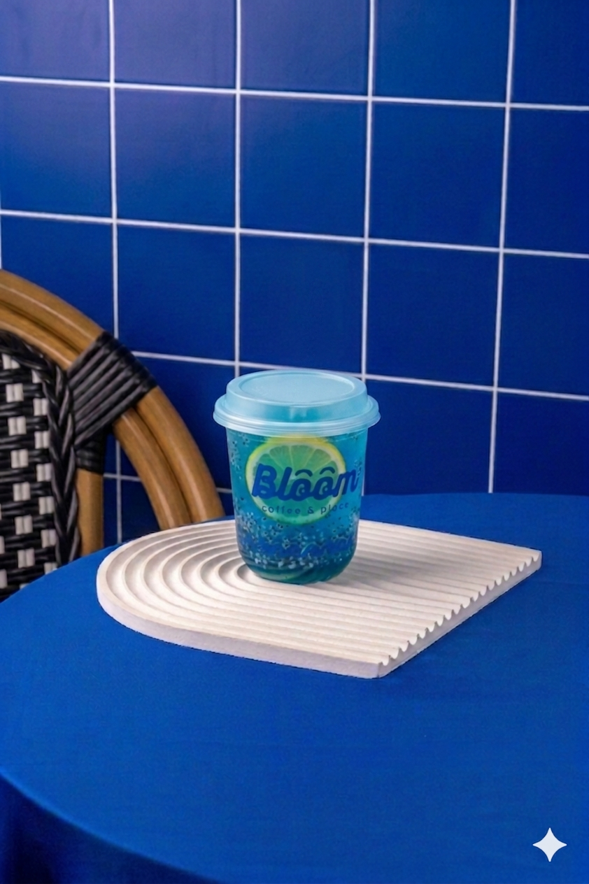 Blue Ocean Bloom Coffee & Place dengan tampilan biru tropis yang menyegarkan