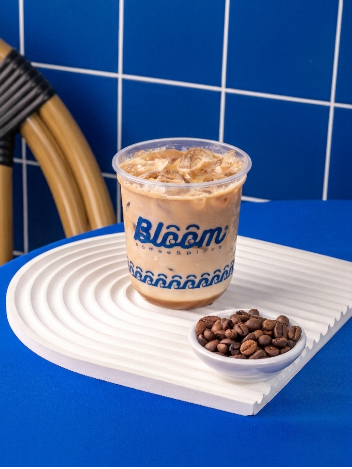 Chocolatte Bloom Coffee & Place dengan cita rasa cokelat yang kaya dan creamy