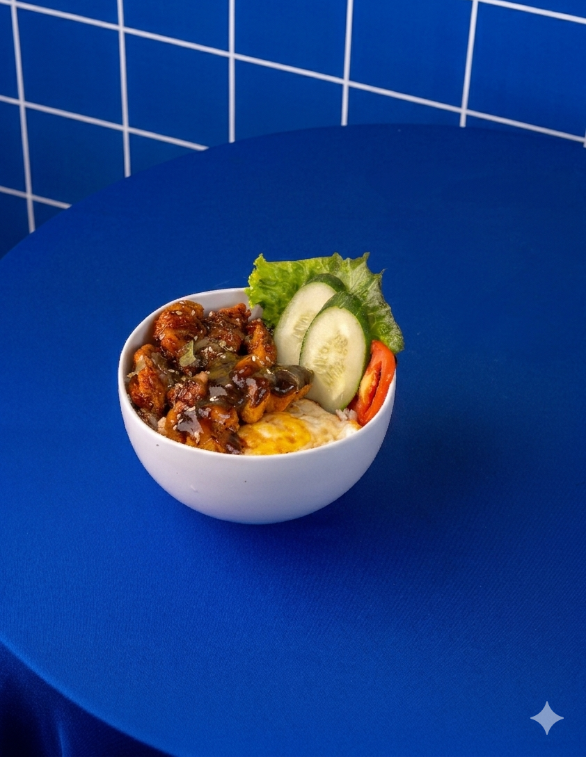 Rice Bowl Chicken Black Pepper Bloom Coffee & Place dengan ayam saus lada hitam yang gurih dan kaya rasa